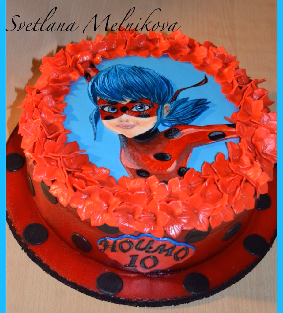 ¿Cómo se decoran los pasteles Ladybug de Miraculous?