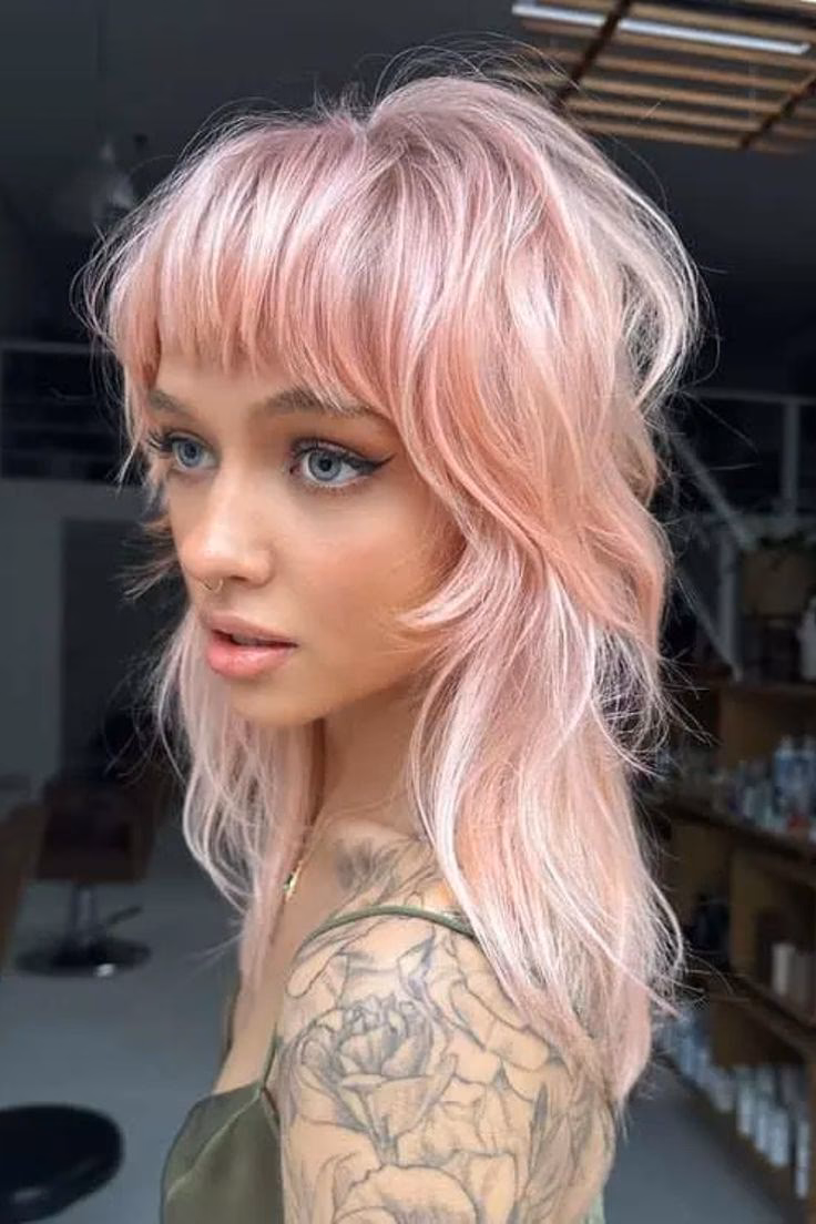 ¿Cuál es la tendencia de pelo rubio rojo Géminis con flequillo?