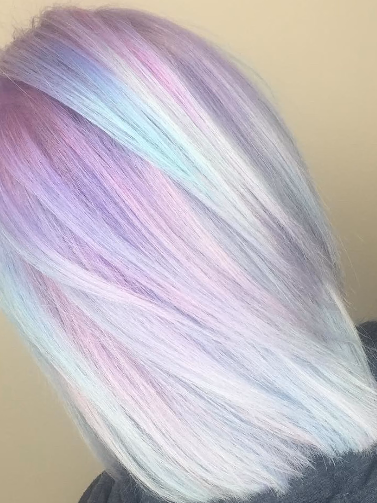 ¿Qué se pone primero la raíz o las puntas del cabello?