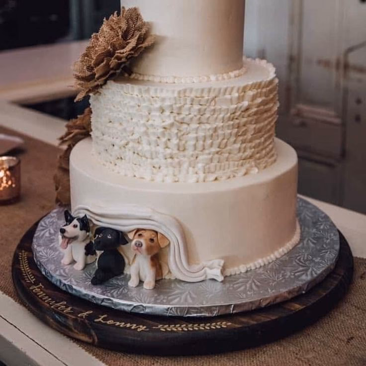 ¿Cómo combinar el pastel de boda con los recuerdos de la boda?