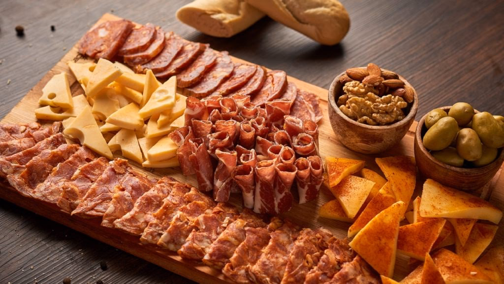 ¿Cuáles son las mejores picadas de fiambres y quesos?