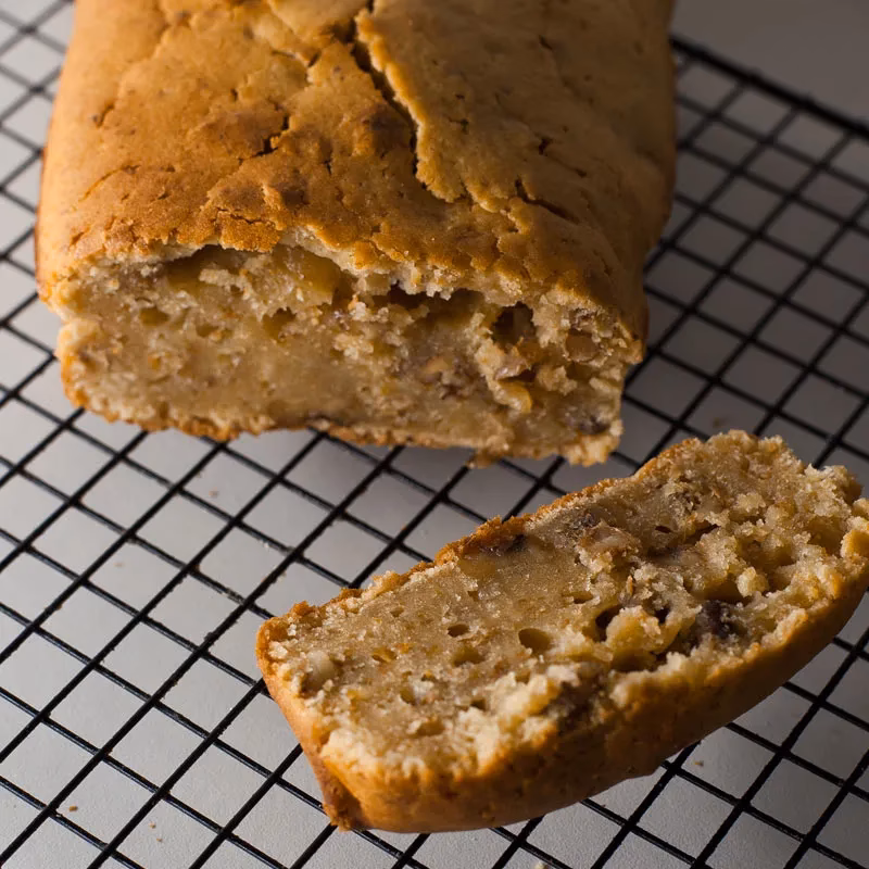 ¿Cómo reparar una torta apelmazada y seca?