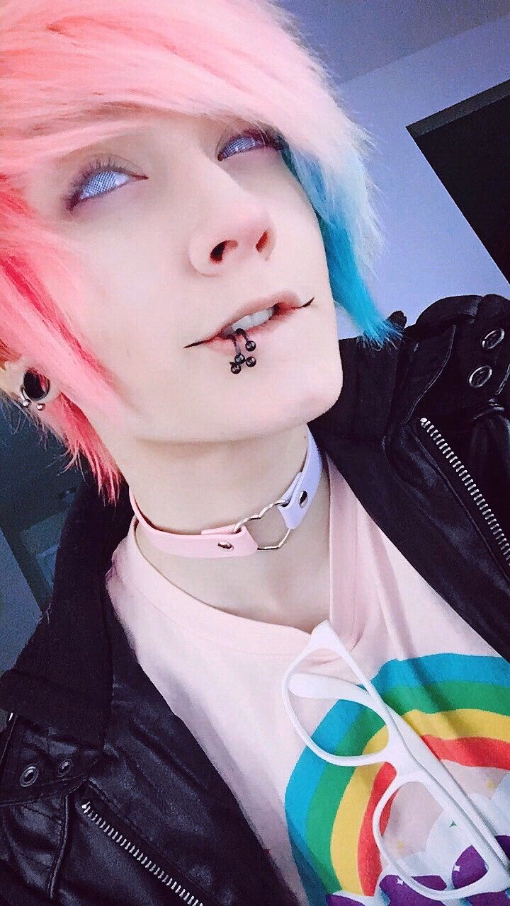 How do you style a goth look?