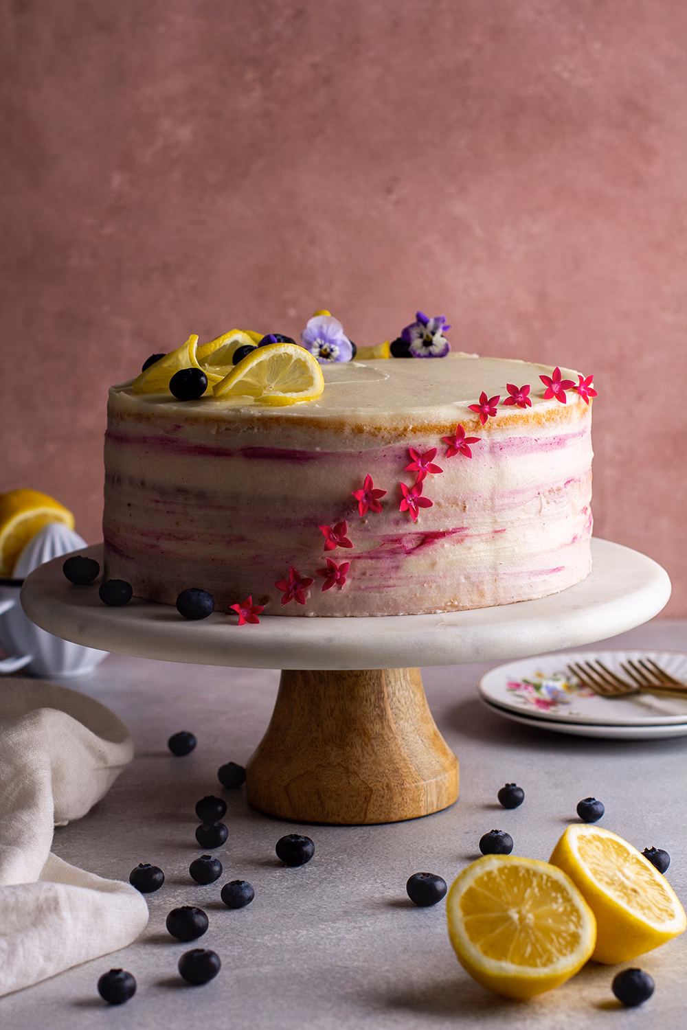 ¿Cuáles son las ideas para acompañar y servir la crema pastelera de limón?
