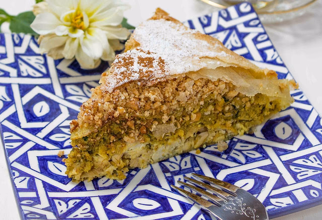 ¿Qué se utiliza para envolver el relleno de la pastela?