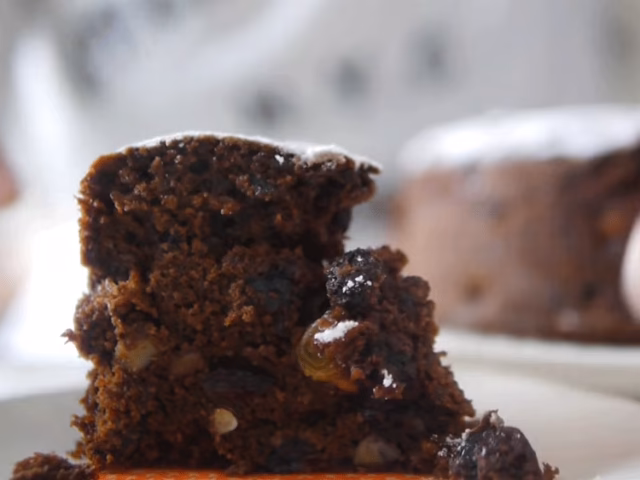 ¿Cómo hacer una torta negra galesa?