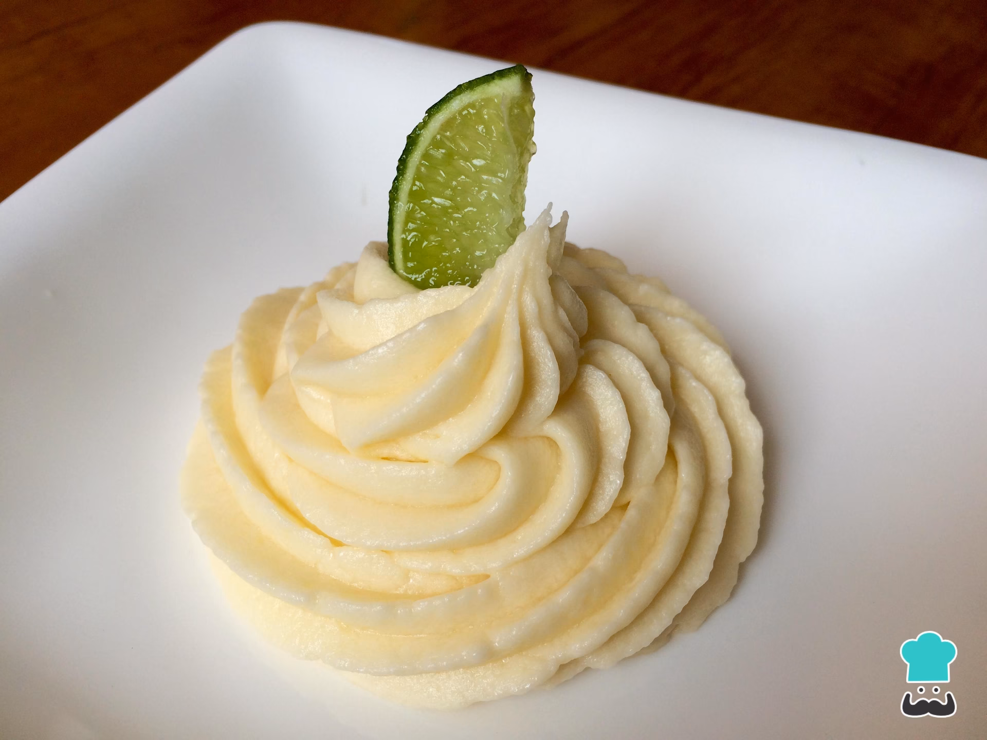 ¿Cómo preparar una crema de limón fácil y rápida?