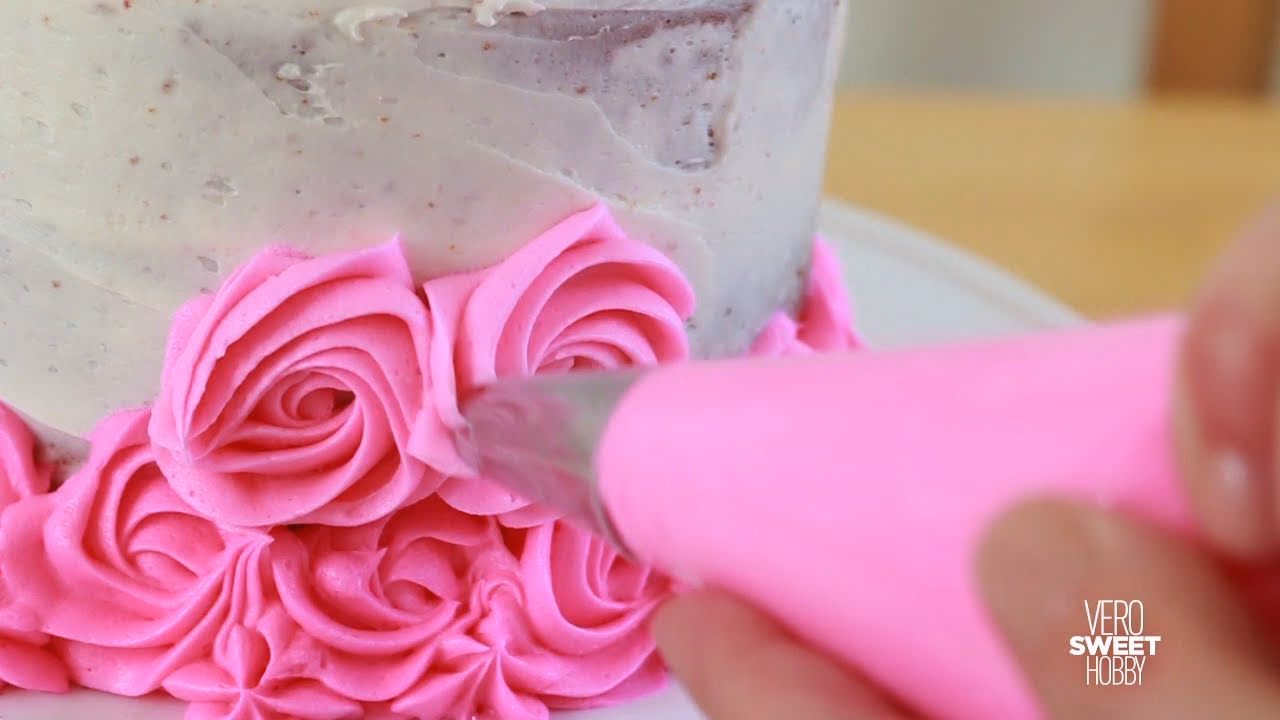 ¿Cómo hacer una tarta decorada con flores?