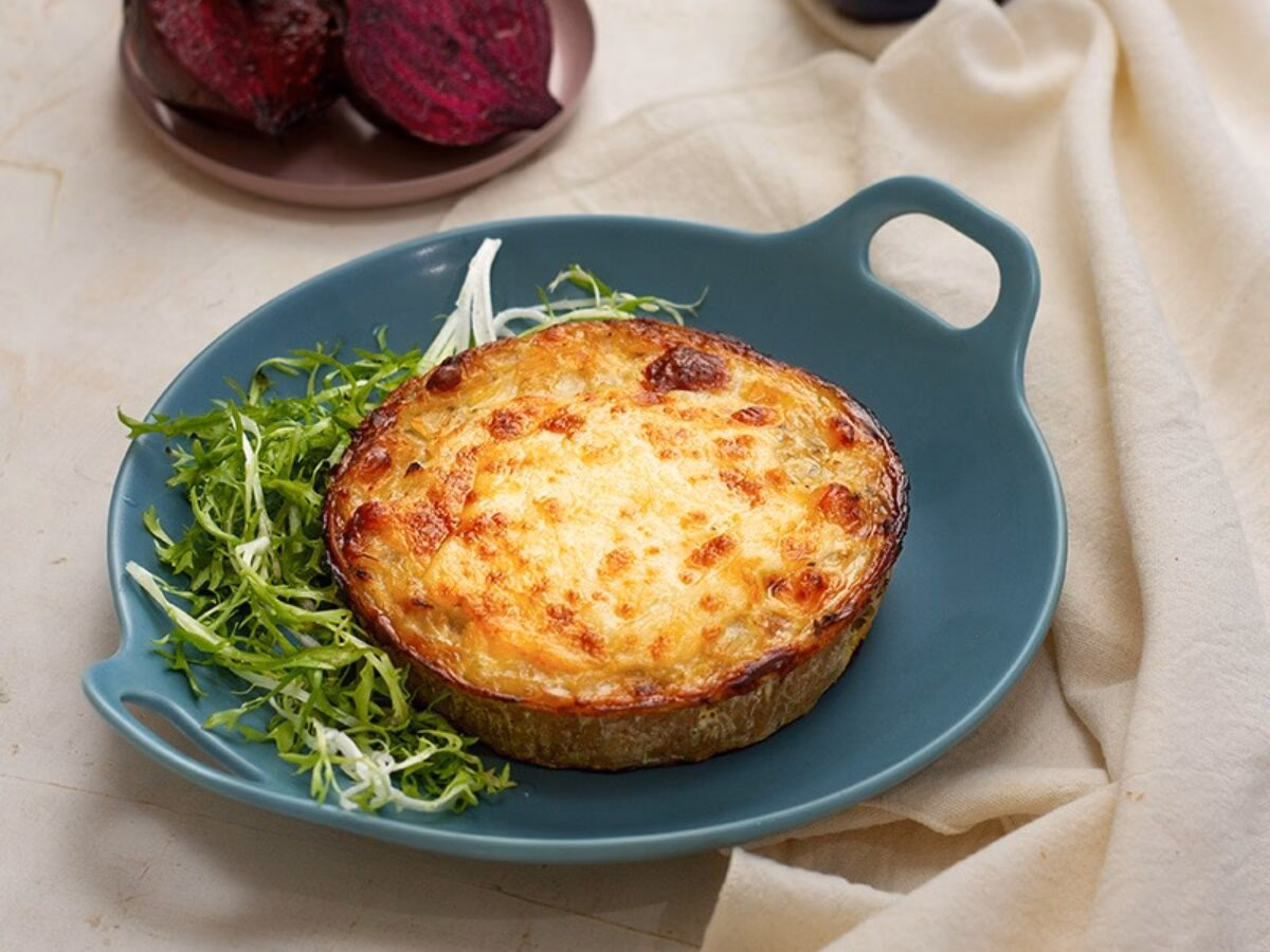 ¿Qué es la tarta de cebolla y queso con masa integral?