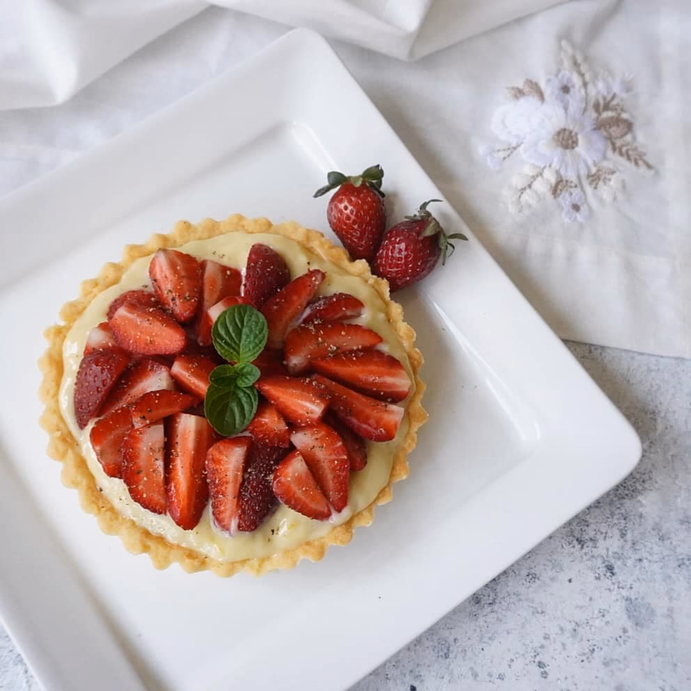 ¿Cómo decorar una tarta con frutillas?