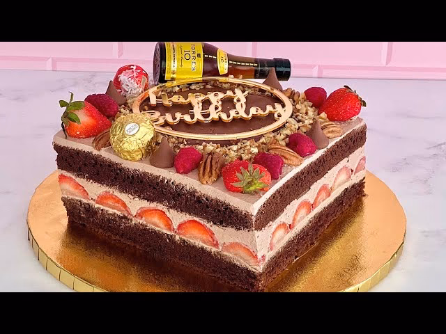 ¿Cómo decorar una tarta de chocolate y fresas?