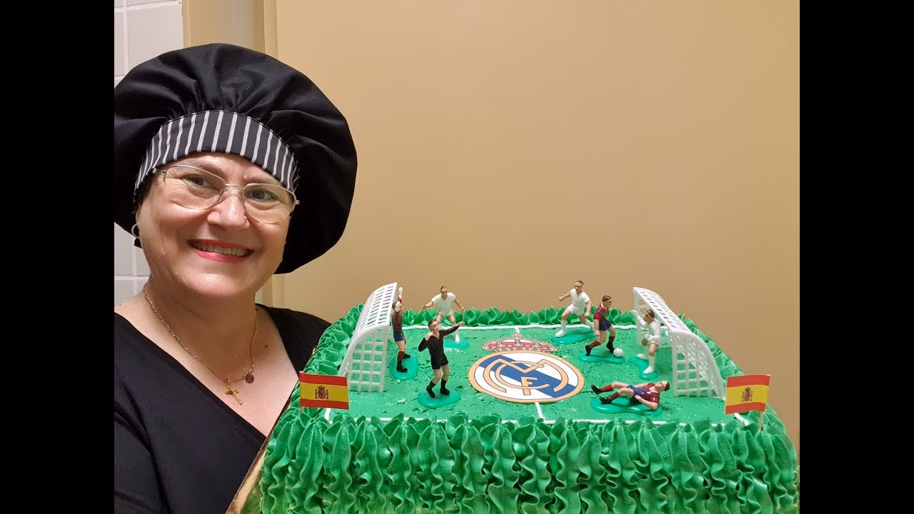 ¿Qué ingredientes se necesitan para preparar una tarta de campo de fútbol?