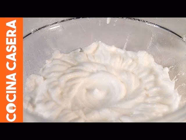 ¿Cómo hacer crema chantilly con claras de huevo?