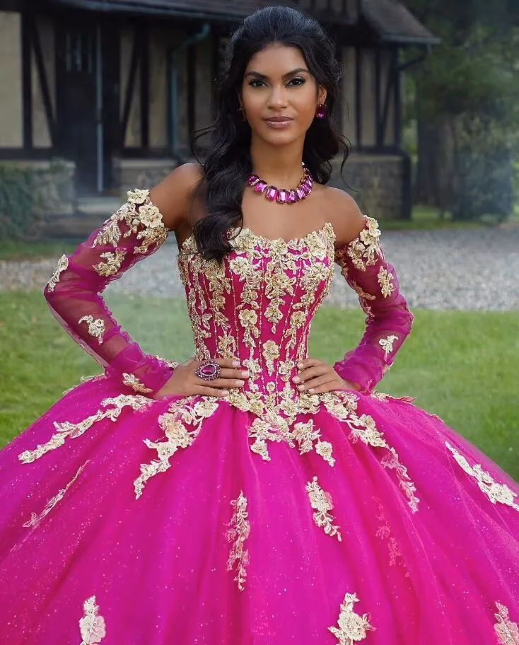¿Qué es un vestido en rosa fucsia?