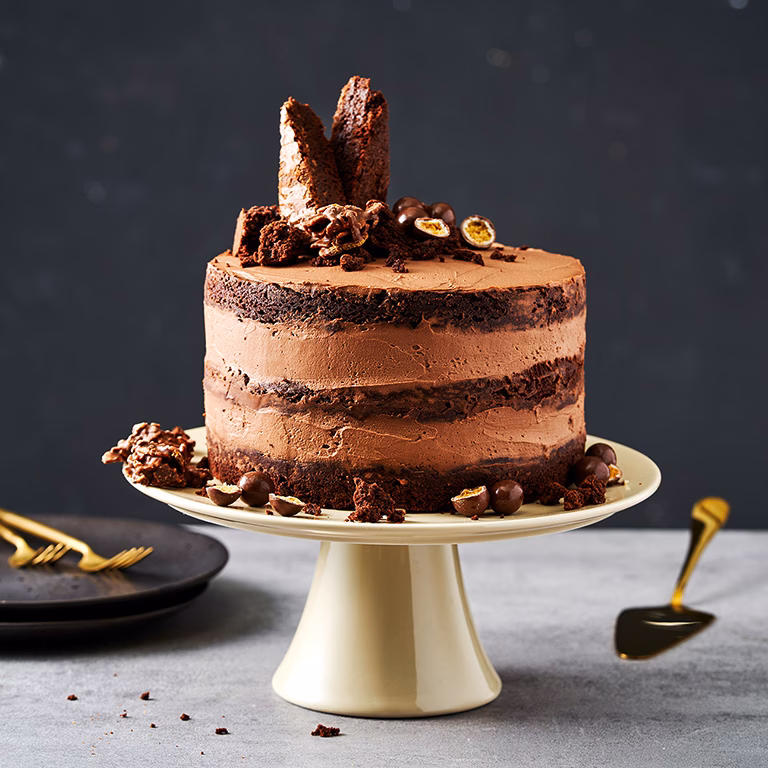 Wie macht man einen Kuchen mit Schokoglasur?