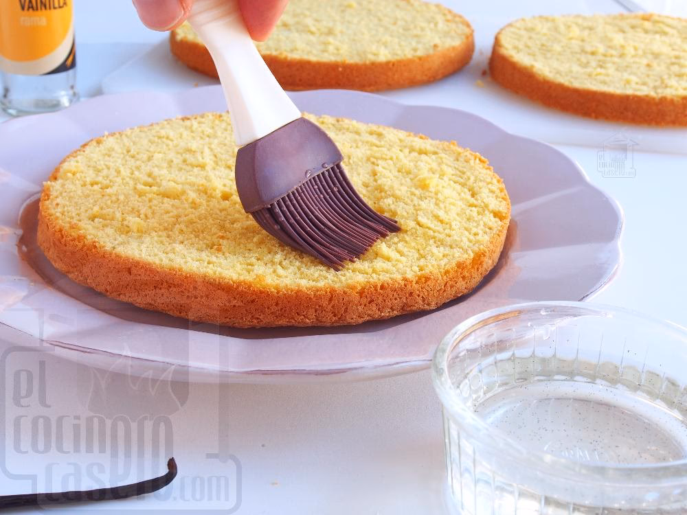 ¿Qué sabor brinda el licor a la mezcla de la torta?