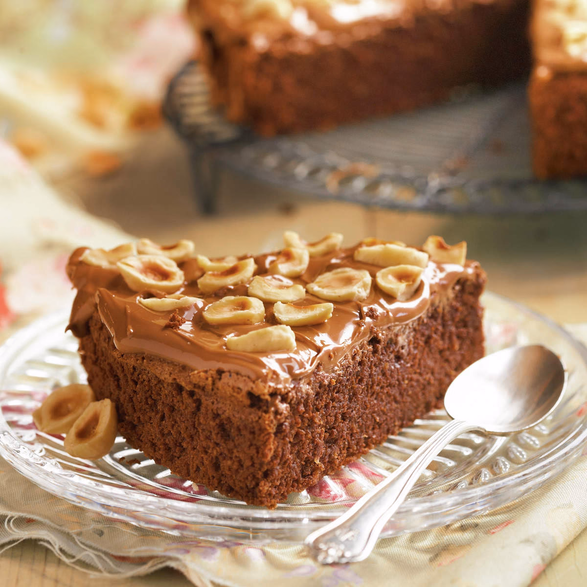 ¿Cómo preparar un turrón de chocolate con almendras?