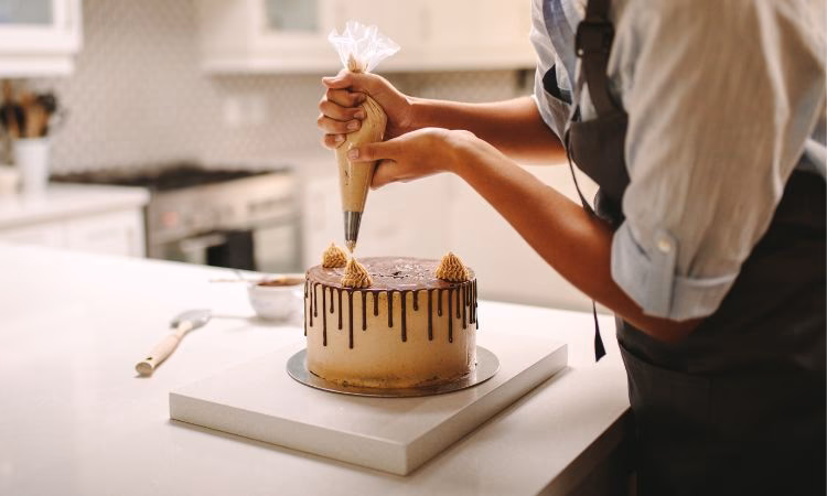 ¿Qué técnicas se usan para decorar pasteles?