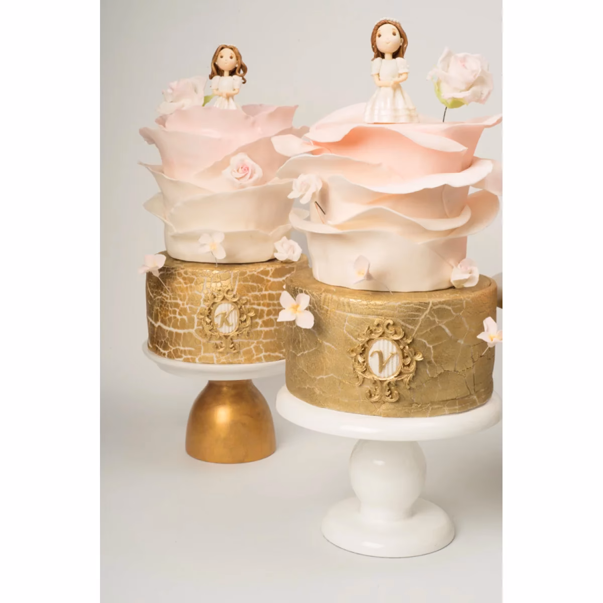 ¿Cuáles son las causas más comunes de tortas con textura desmenuzable?