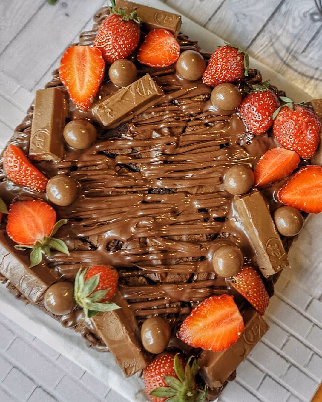 ¿Por qué el brownie se cortó en cuadraditos?