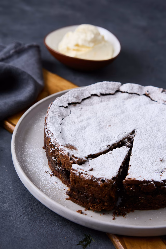 ¿De dónde proviene la torta de chocolate belga con frutos rojos y sin harina?