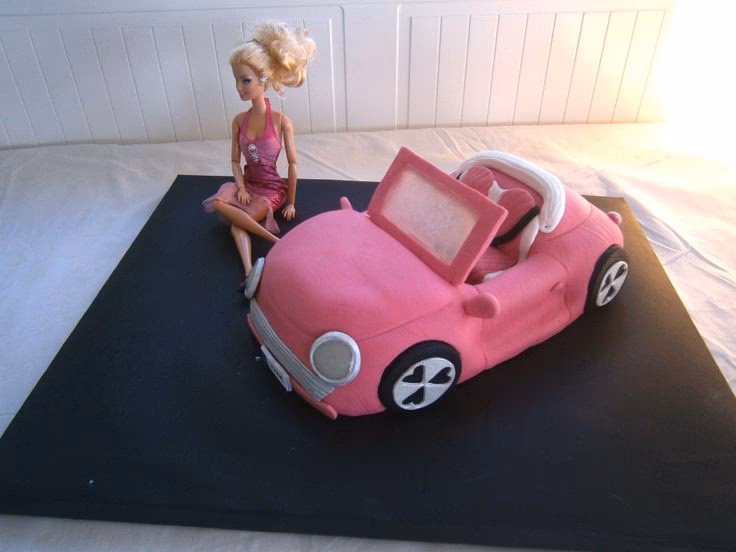 ¿Qué incluye el juguete de Barbie con coche Fiat?
