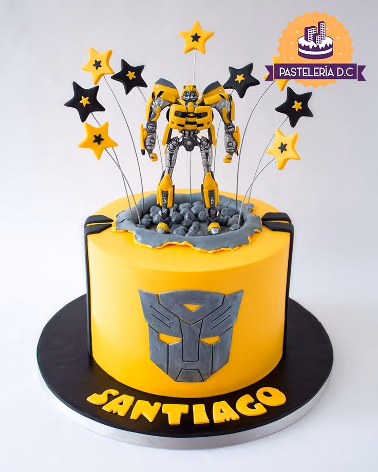 ¿Quién recibió una torta por su cumpleaños?