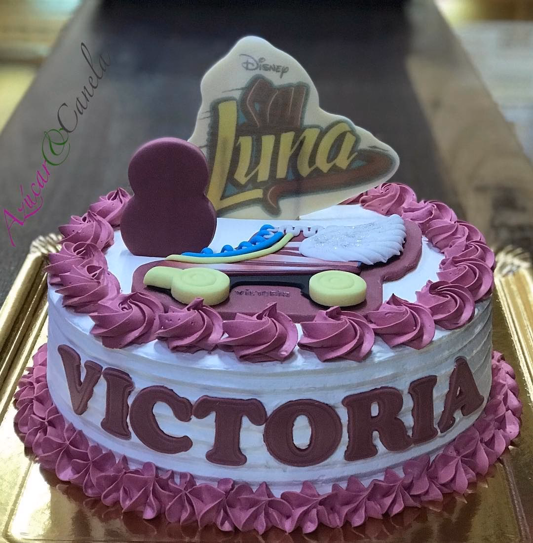 ¿Cómo regalar un feliz cumpleaños a Victoria?