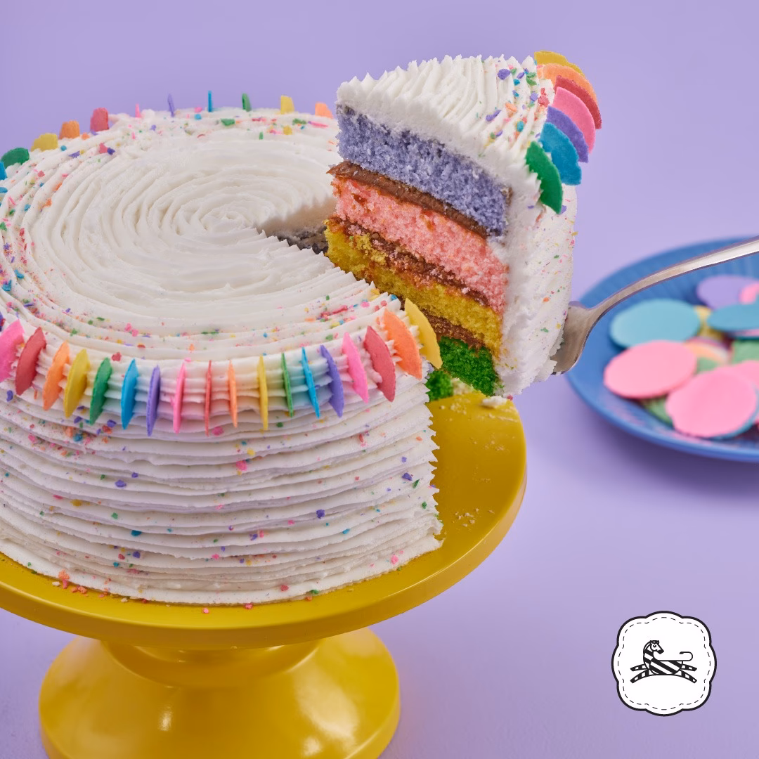 ¿Cómo hacer una tarta arcoíris de cumpleaños?