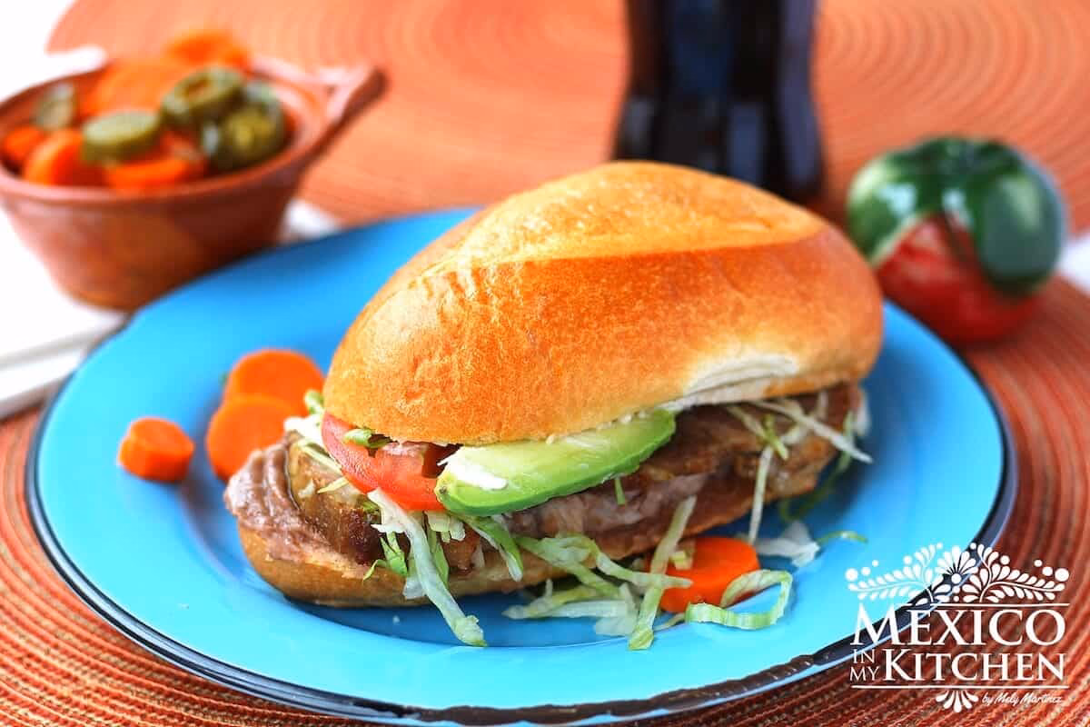 ¿Cómo preparar una torta con pierna de puerco?