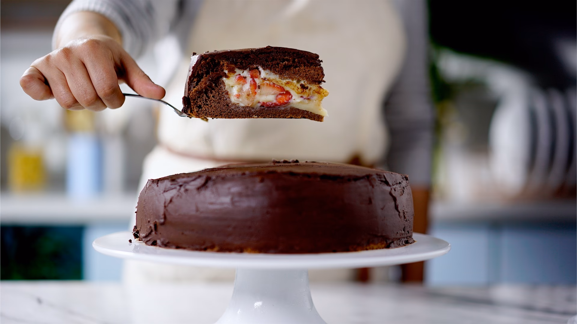 ¿Cómo preparar fresas con chocolate colado?