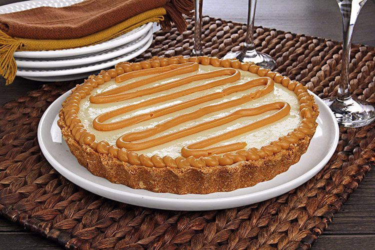 Como é feita a torta de doce de leite?