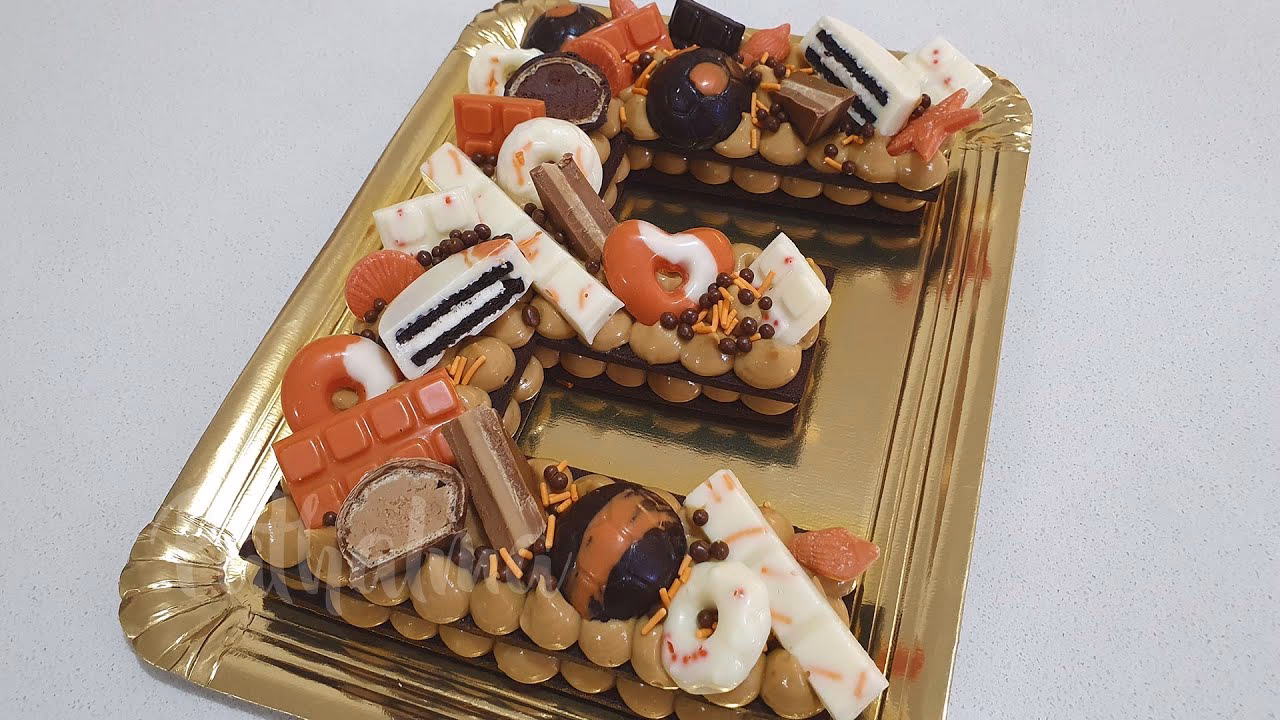 ¿Cómo decorar una torta de letras o números?