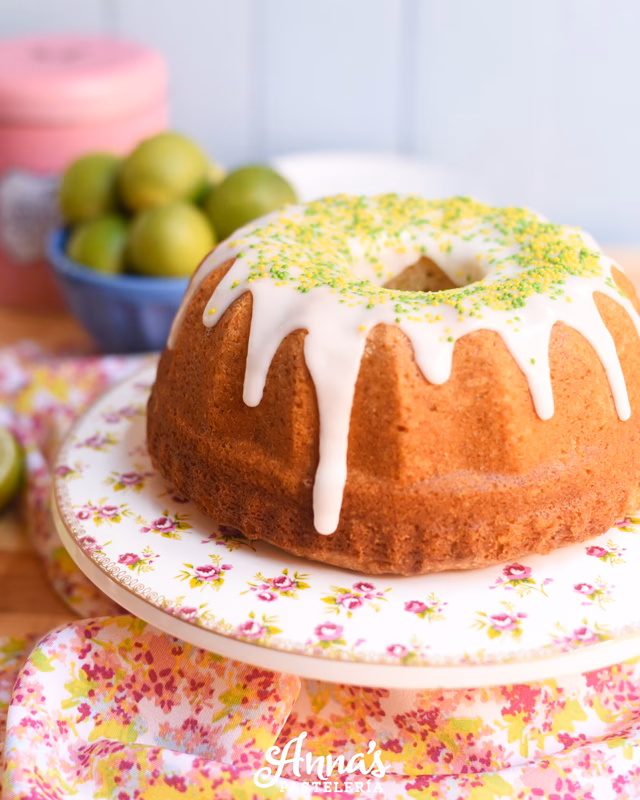¿Cómo se mezcla la crema de limón con la nata?