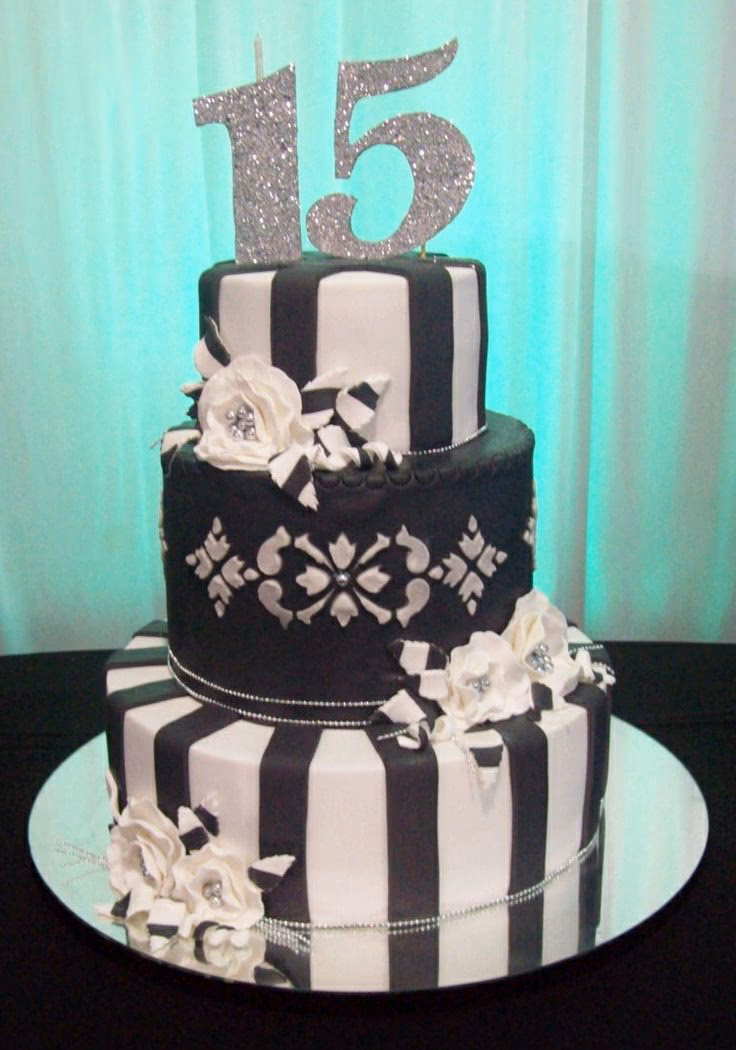 ¿Cuál es el color de los vestidos de quinceañera?