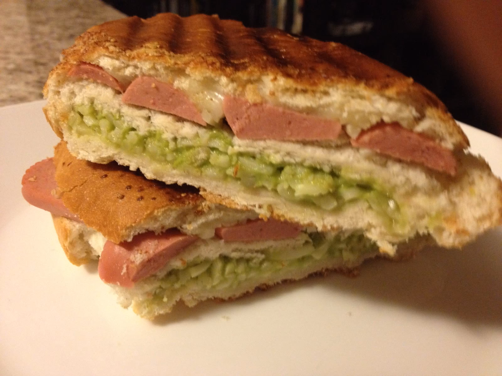 ¿Cómo preparar salchichas con jitomate?