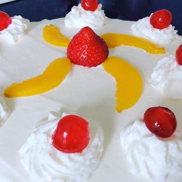 ¿Cómo decorar una torta con Chantilly y fresas?