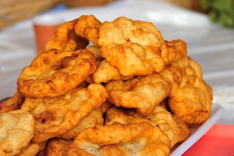¿Cómo se llaman las tortas fritas en Perú?