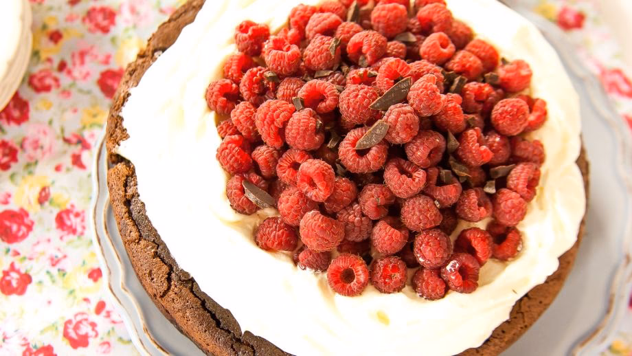 ¿Cómo hacer una torta húmeda de chocolate sin harina?