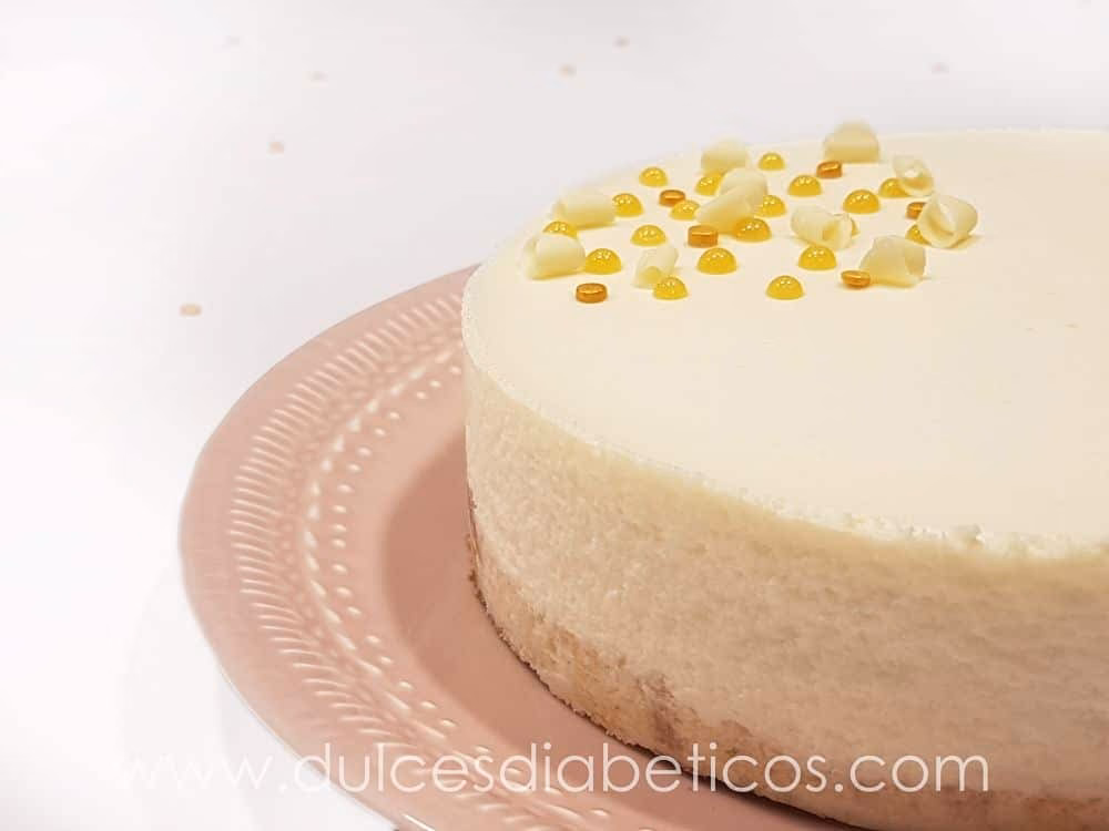 ¿Cómo se puede transformar la mousse de chocolate blanco en un postre vegetal?