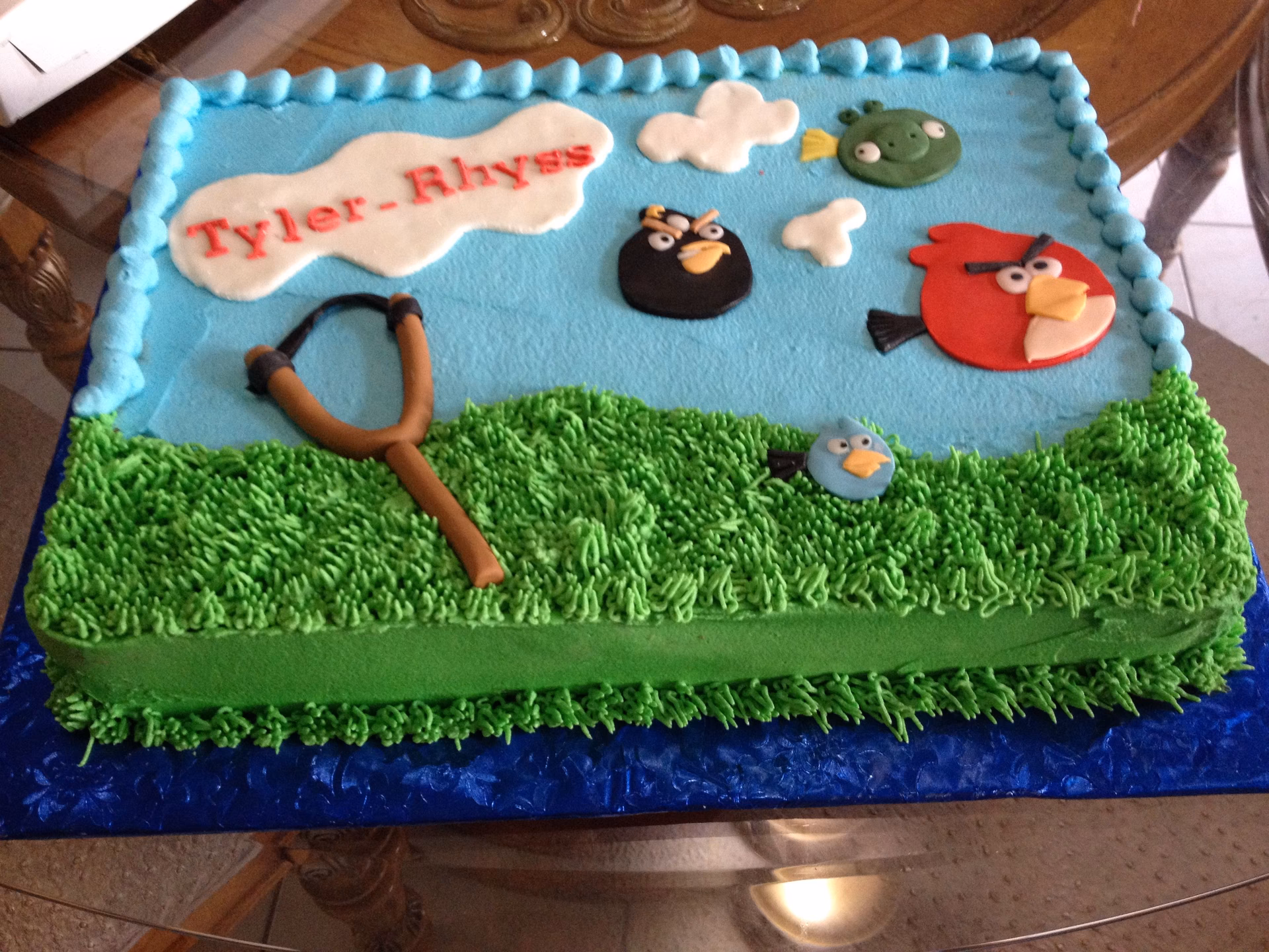 ¿Qué hacer con los cerdos de Angry Birds?