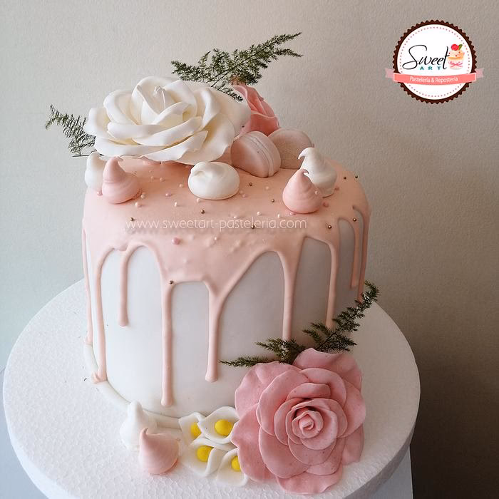 ¿Cómo se hacen las rosas para decorar tortas?