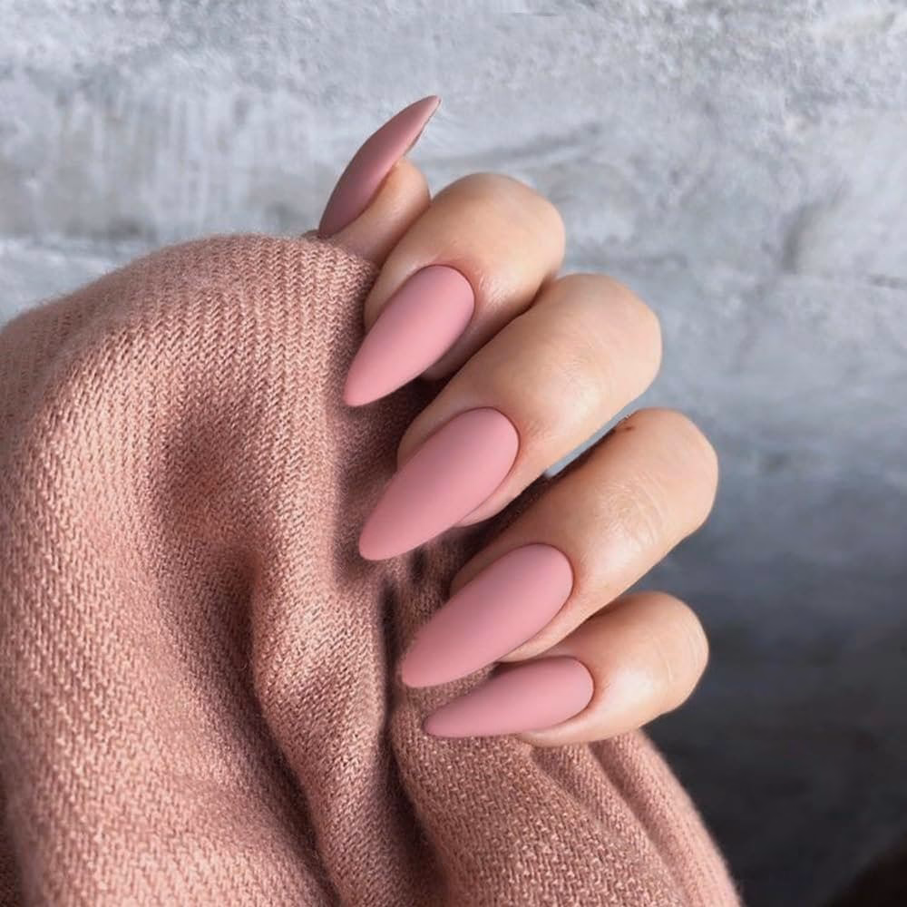 ¿Qué son las uñas con esmalte color rosa?
