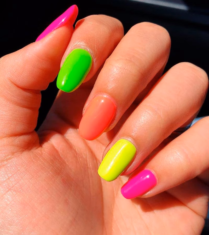 ¿Cuál es la diferencia entre uñas fluorescentes y coloridos?