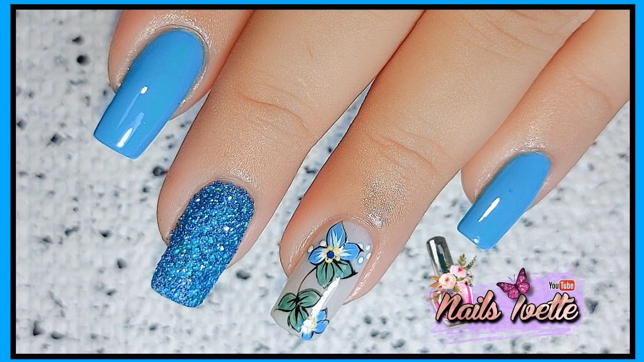 ¿Por qué las mujeres aman las uñas decoradas color azul celeste?