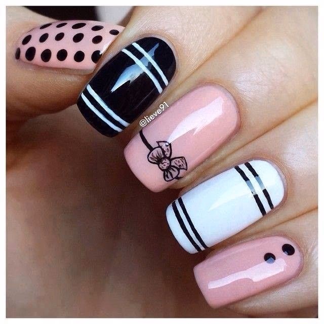 ¿Cómo hacer un diseño de uñas con puntos?