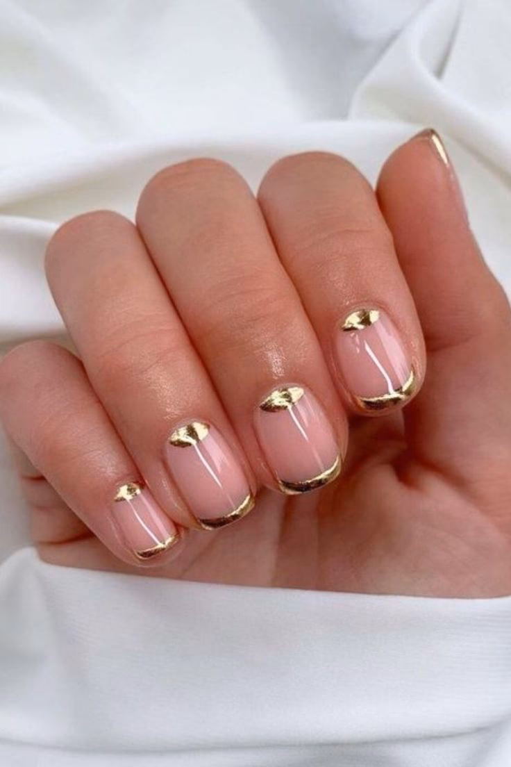 ¿Por qué elegir el color dorado para nuestros diseños de uñas?