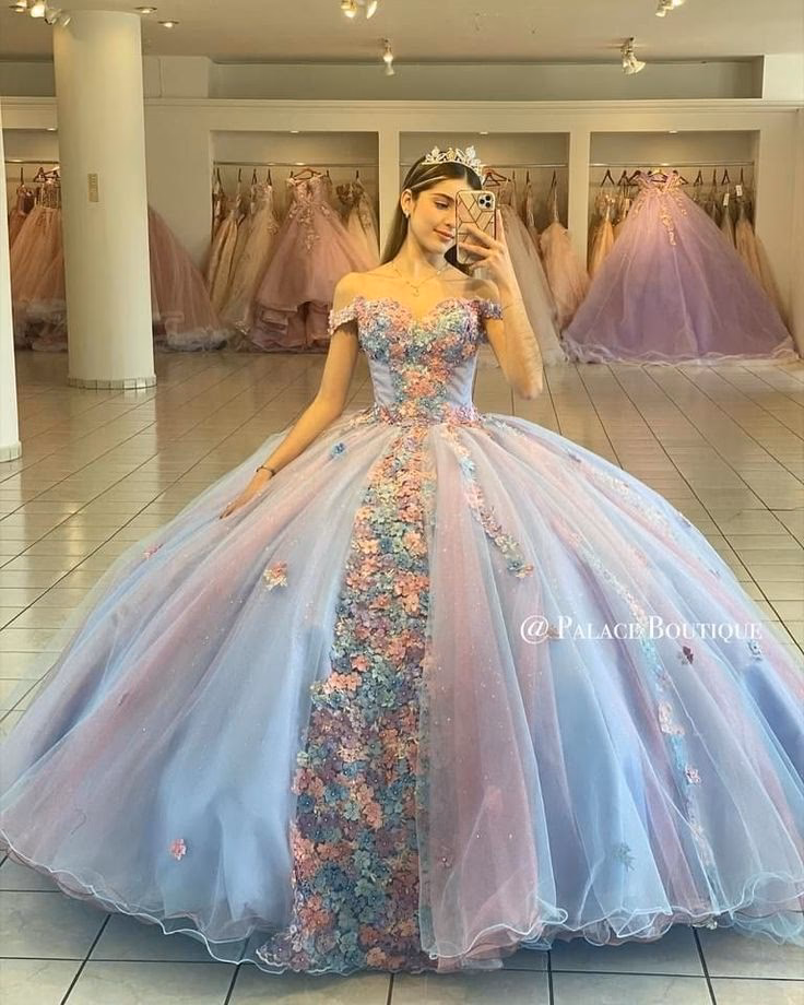 ¿Qué color combina con los vestidos de XV años estilo princesa?