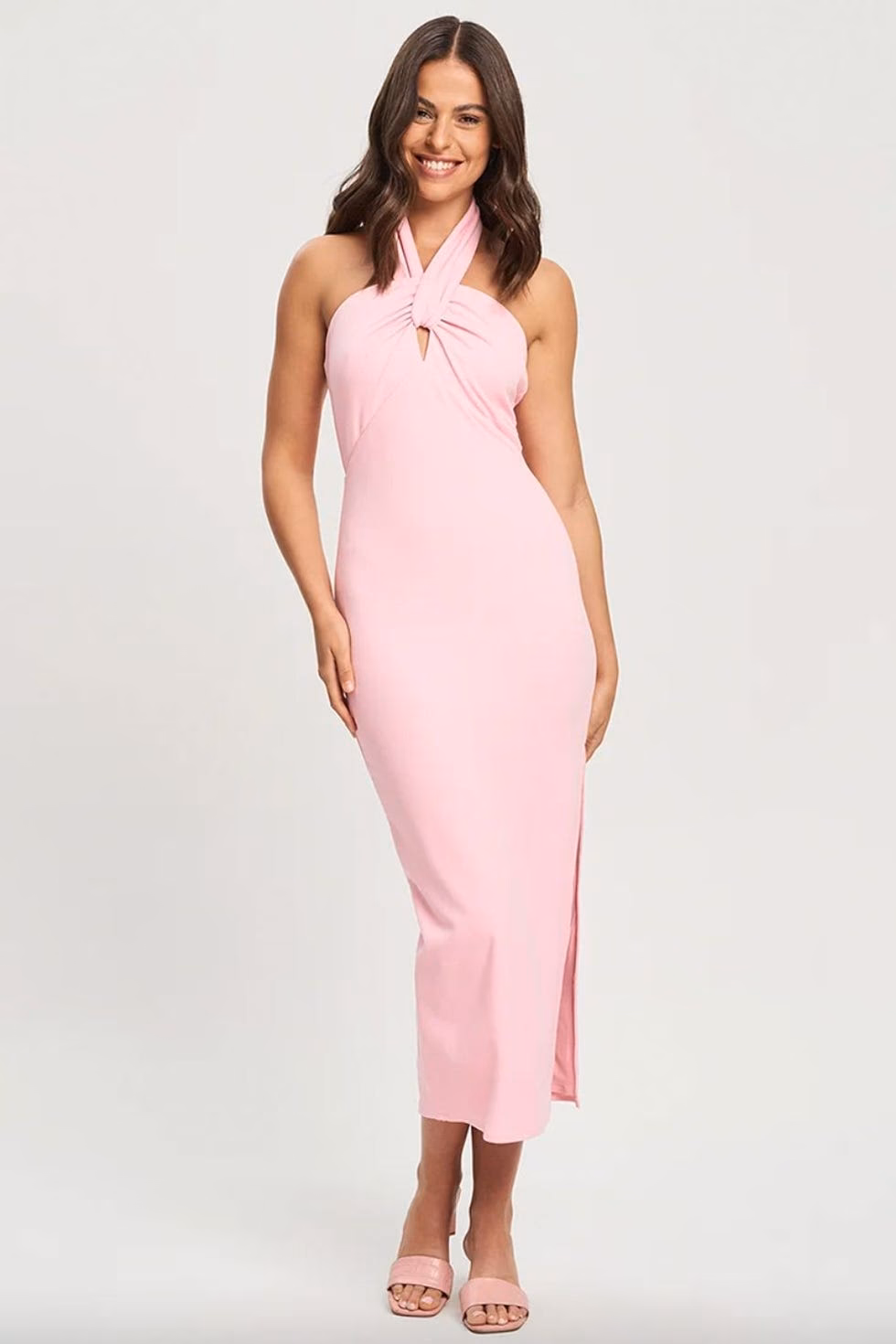 ¿Cómo cortar el cuello de un vestido?