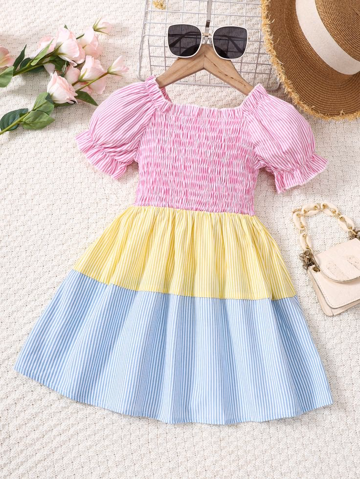 ¿Cómo combinar un vestido amarillo?